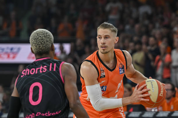 足与澳大利 足与澳大利